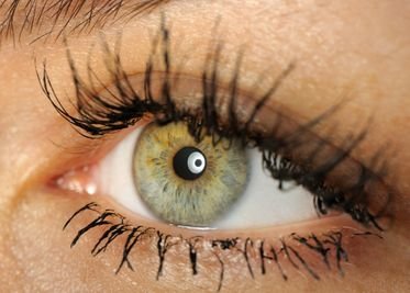 Syndróm suchého oka: príčiny, príznaky, diagnostika a liečba