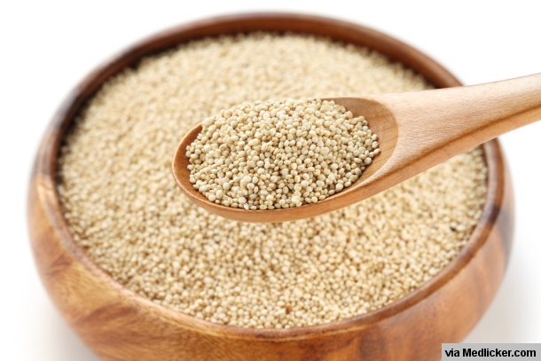 quinoa-in-wooden-bowl-uncooked