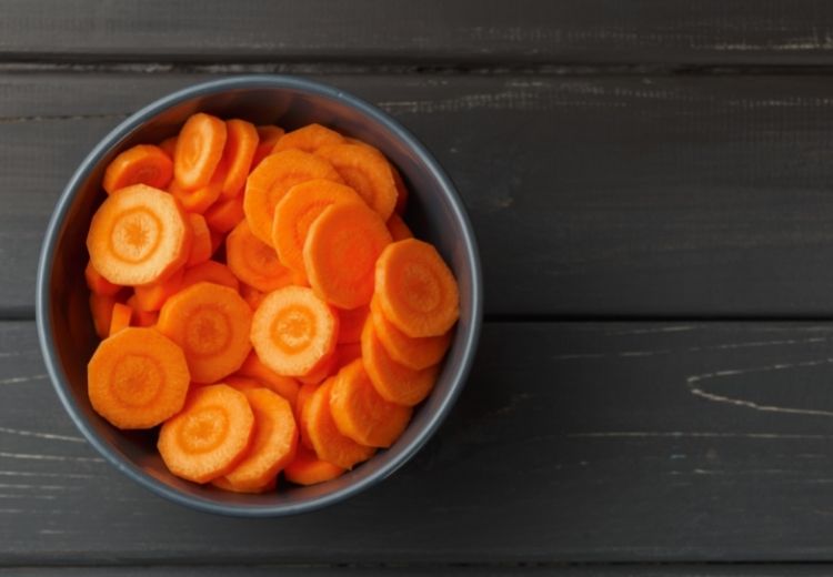 Un adulte peut manger sans risque 3 carottes de taille moyenne par jour.