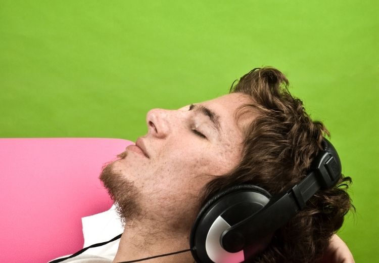 V liečbe nespavosti pomáha aj počúvanie relaxačnej hudby