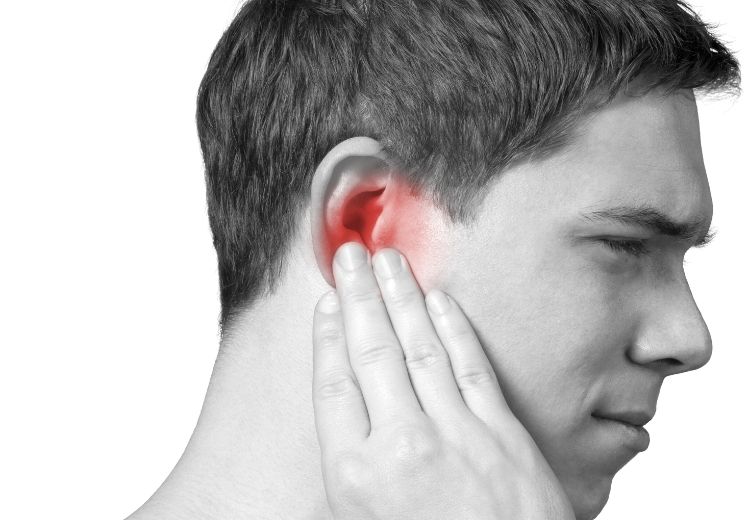 Svědění ucha a zevního zvukovodu je nejčastějším příznakem plísňových ušních infekcí