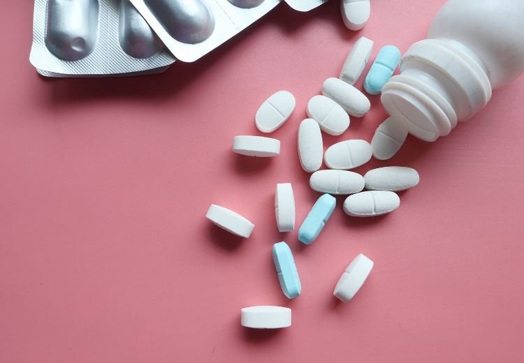 V léčbě zánětlivých onemocnění močových cest i gynekologických zánětů je často nutné nasadit antibiotika