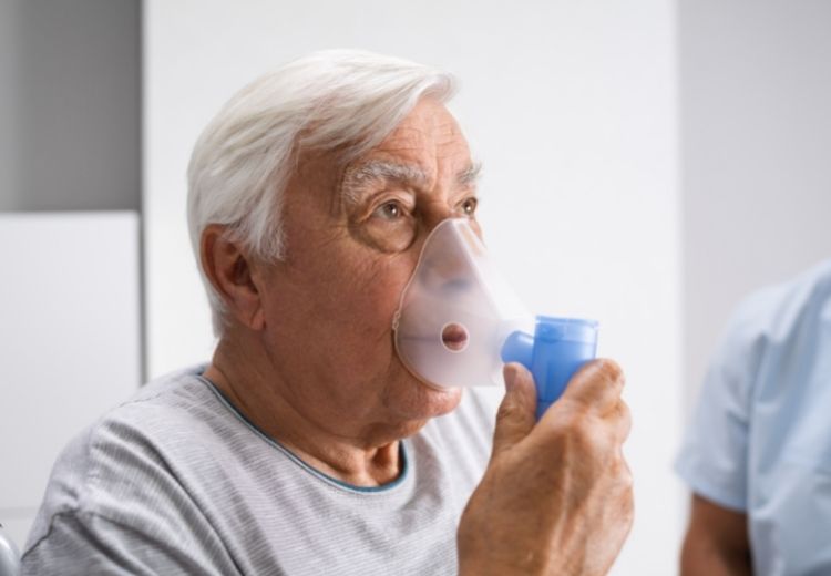 Pľúcna hyperinflácia sa najčastejšie vyskytuje pri chronickej obštrukčnej chorobe pľúc (CHOCHP). Hlavným príznakom je dýchavičnosť.