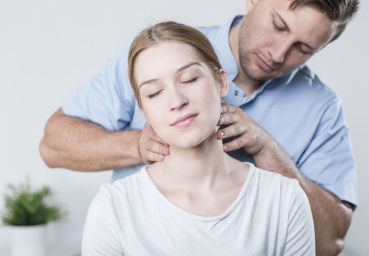 Mobilizace krční páteře patří mezi fyzioterapeutické postupy, které mohou pomoci při cervikogenních bolestech hlavy.
