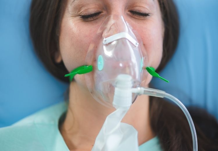Jednou z hlavných metód liečby pľúcneho emfyzému je liečba kyslíkom (oxygenoterapia)
