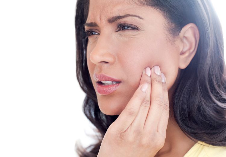 Onemocnění čelistního (temporomandibulárního) kloubu jsou relativně častou příčinou píchání v uchu
